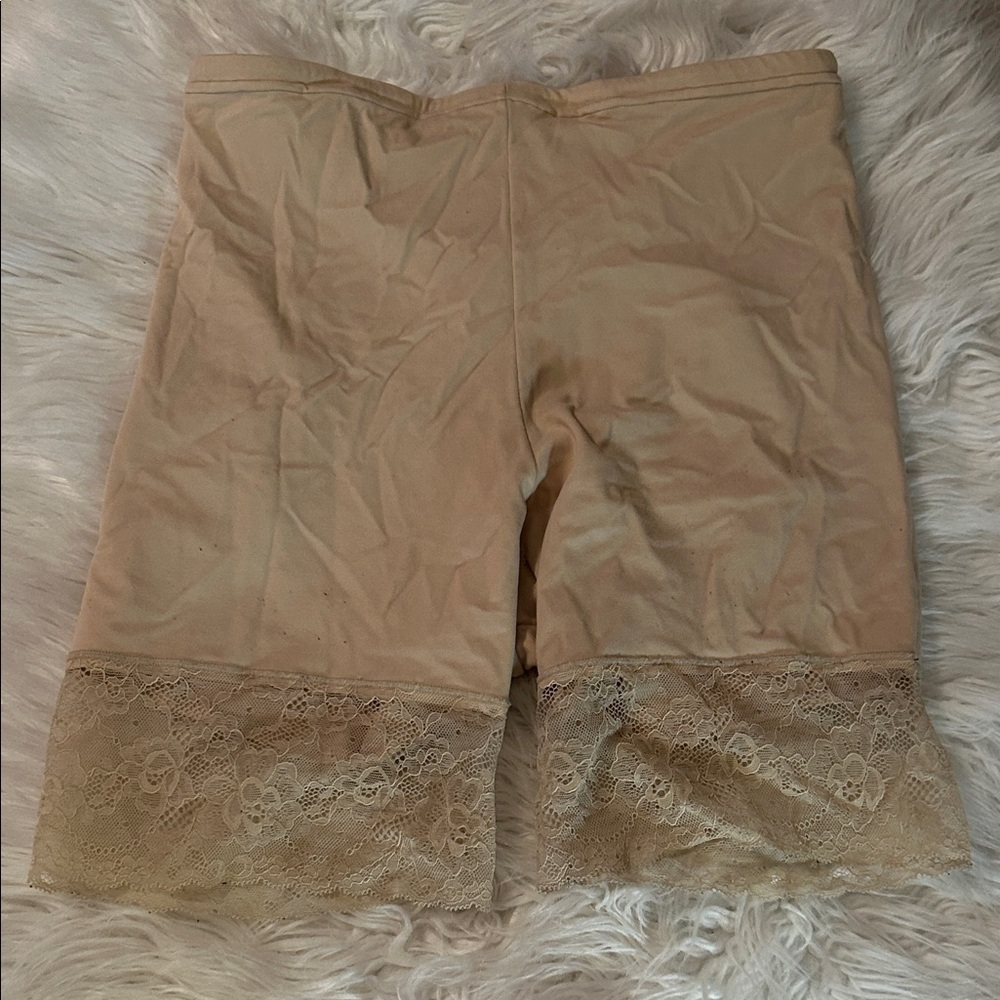Maidenform Nude Lace Trim Shapewear Shorts Size L